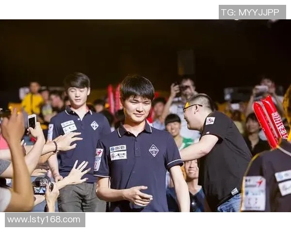 赛后分析EDG与V5对决中的战术灵活性与团队协作表现 赛后分析EDG与V5对决中的战术灵活性与团队协作表现